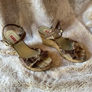 Bongo Women's Brown Plaid Wedge Sandals